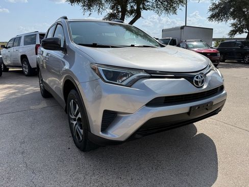 Used 2016 Toyota RAV4 LE FWD image 1