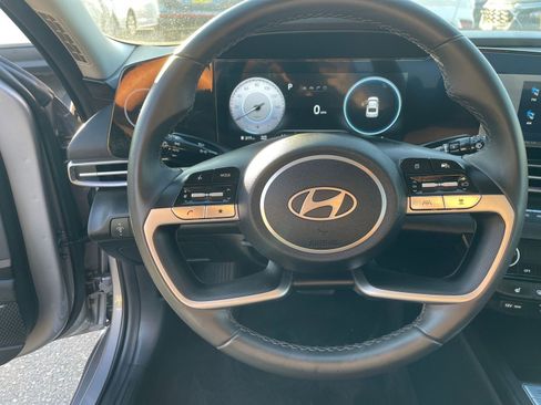 Used 2025 Hyundai Elantra Limited image 36