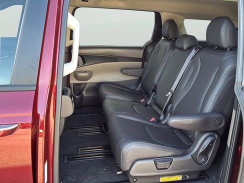 New 2026 Kia Carnival LXS image 16