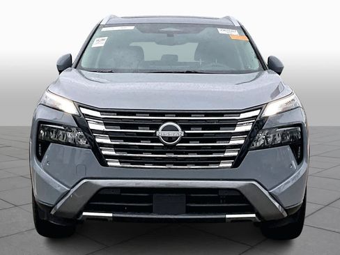 Certified 2025 Nissan Rogue SL w/ Tech Package FWD image 4