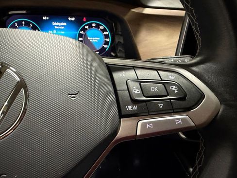 Used 2024 Volkswagen Atlas SE AWD/4WD image 14