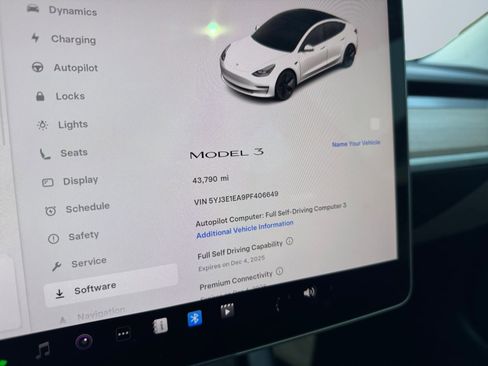 Used 2023 Tesla Model 3 Standard Range image 12