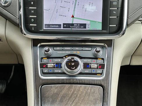 Used 2019 Lincoln Continental Select w/ Continental Climate Package FWD image 24