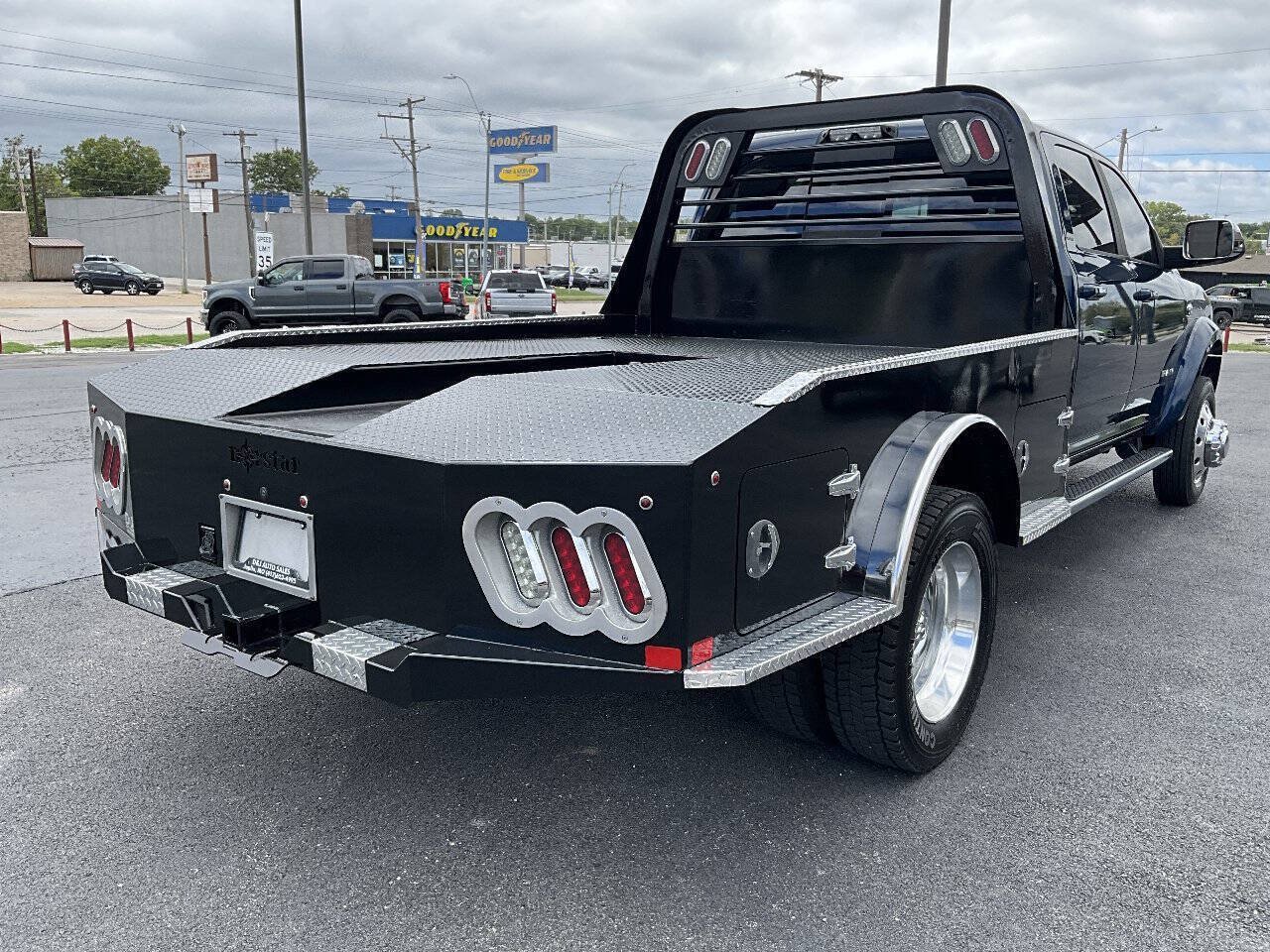 Used 2019 RAM 5500 Laramie AWD/4WD image 5