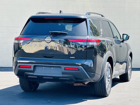 Used 2025 Nissan Pathfinder SV AWD/4WD image 7