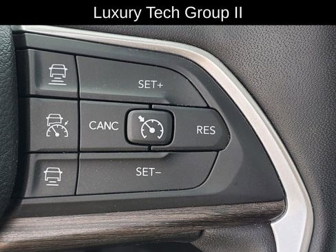 Used 2024 Jeep Grand Cherokee L Limited w/ Luxury Tech Group II AWD/4WD image 13
