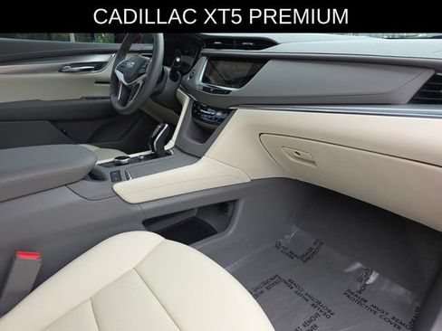 Used 2021 Cadillac XT5 Premium Luxury FWD image 9