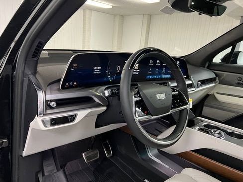 New 2026 Cadillac Vistiq Sport w/ LPO, Floor Liner Package image 14