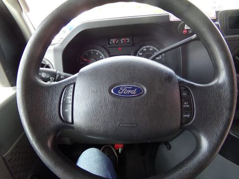 Used 2011 Ford E-350 and Econoline 350 Super Duty w/ Shuttle Bus Prep Pkg image 29