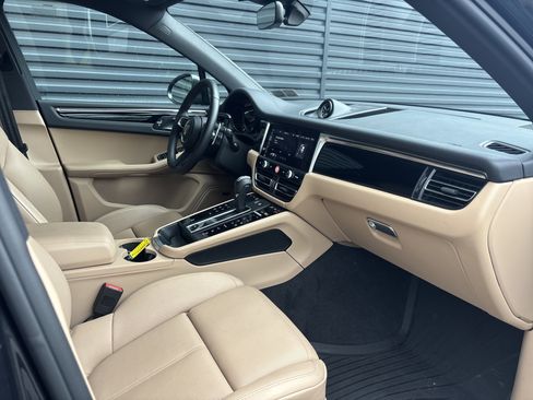 Certified 2025 Porsche Macan image 23