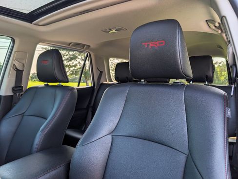 Used 2020 Toyota 4Runner Venture w/ Moonroof Package AWD/4WD image 15