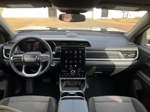 Used 2025 GMC Terrain Elevation image 3