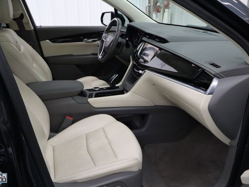 Used 2021 Cadillac XT6 Premium Luxury w/ LPO, Floor Liner Package image 30