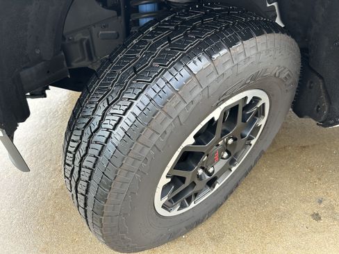 Certified 2025 Toyota Tacoma TRD Off-Road w/ TRD Off Road Upgrade Package AWD/4WD image 12