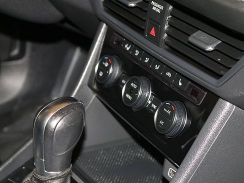 Used 2019 Volkswagen Jetta SE w/ Cold Weather Package FWD image 57