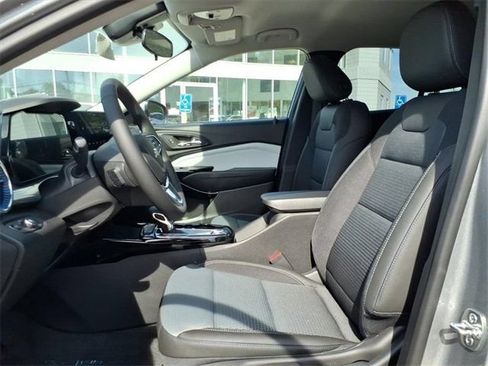New 2026 Chevrolet Trax LT w/ LT Convenience Package FWD image 9