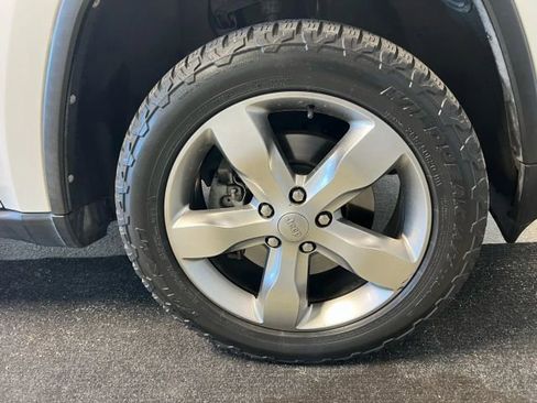 Used 2013 Jeep Grand Cherokee Overland image 18