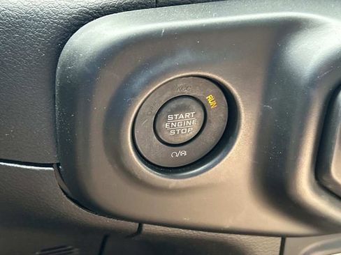 Used 2022 Jeep Wrangler Unlimited Sahara w/ Cold Weather Group AWD/4WD image 31