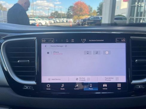 Used 2024 Chrysler Pacifica Touring-L image 13