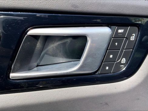 Used 2022 Porsche Cayenne GTS image 35