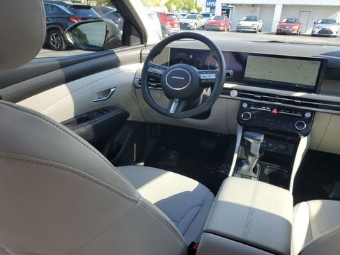 Certified 2025 Hyundai Tucson SEL FWD image 22