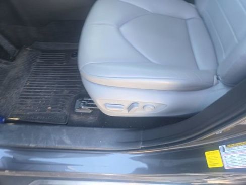 Used 2023 Toyota Highlander XLE image 8