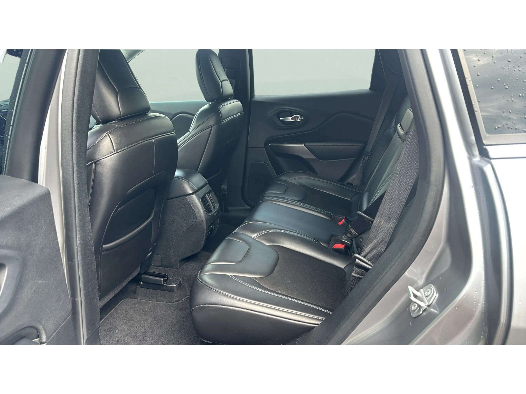 Used 2019 Jeep Cherokee Latitude Plus w/ Comfort/Convenience Group AWD/4WD image 11