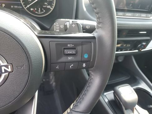 Used 2023 Nissan Rogue SV w/ SV Premium B Package FWD image 18