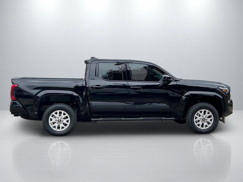 Used 2025 Toyota Tacoma SR5 AWD/4WD image 4