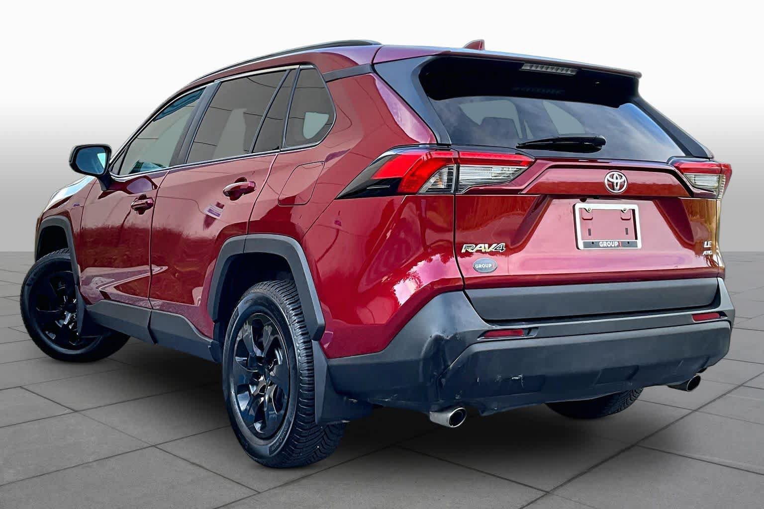 Used 2021 Toyota RAV4 LE AWD/4WD image 12