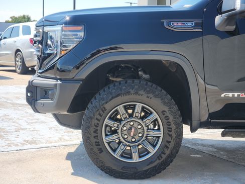 Used 2025 GMC Sierra 1500 AT4X AWD/4WD image 9