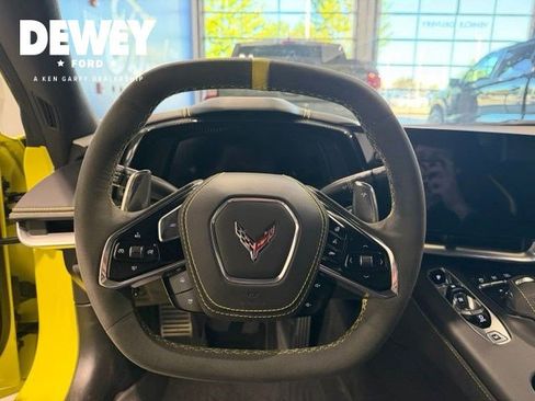 Used 2022 Chevrolet Corvette Stingray Premium Conv w/ Z51 Performance Package RWD image 18