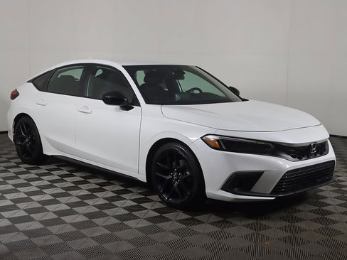 Used 2023 Honda Civic Sport image 2