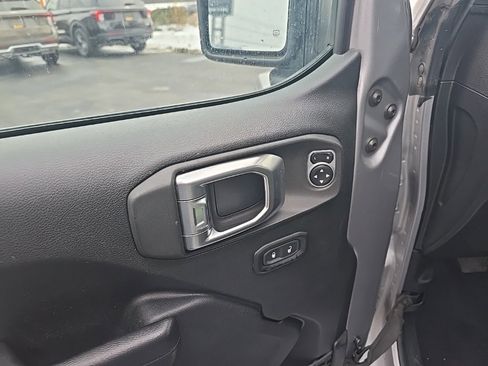 Used 2020 Jeep Gladiator Sport w/ Quick Order Package 24S image 16