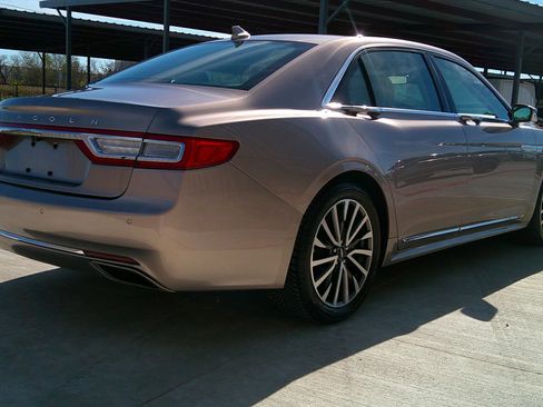 Used 2019 Lincoln Continental Select image 15
