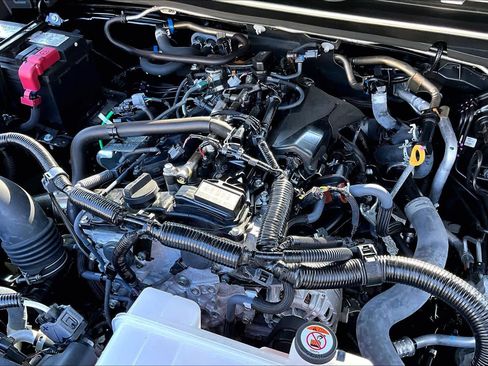 Used 2025 Toyota Tacoma TRD Sport AWD/4WD image 47