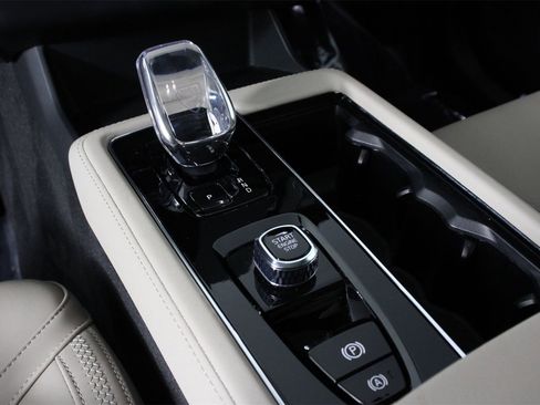 Certified 2025 Volvo XC90 B5 Core w/ Protection Package Premier image 15