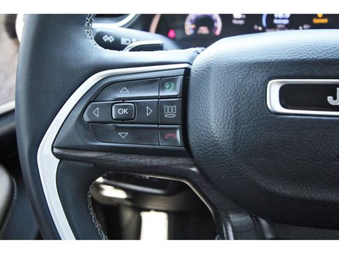 Used 2023 Jeep Grand Cherokee L Limited image 18