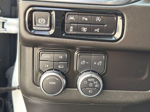 Used 2025 GMC Yukon Denali image 12