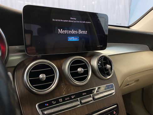 Used 2020 Mercedes-Benz GLC 300 4MATIC image 16