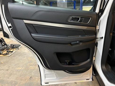 Used 2018 Ford Explorer XLT w/ Equipment Group 202A image 29