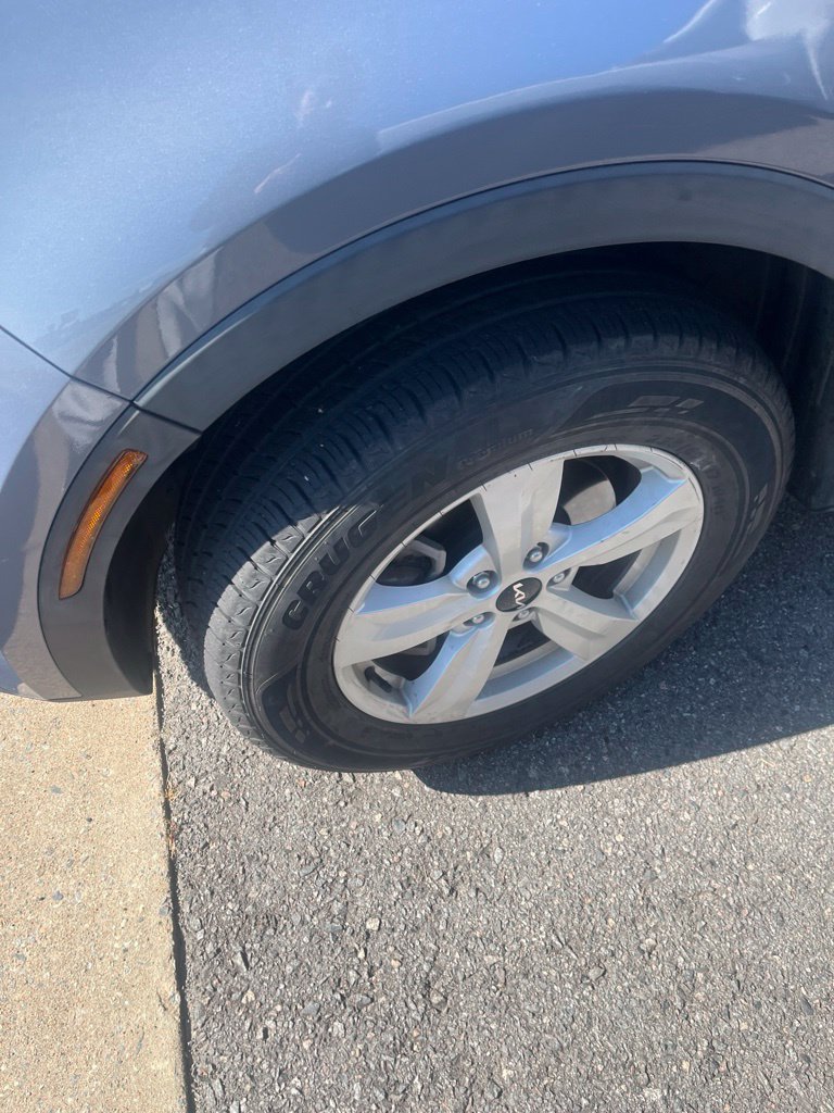 Certified 2023 Kia Sorento LX AWD/4WD image 2