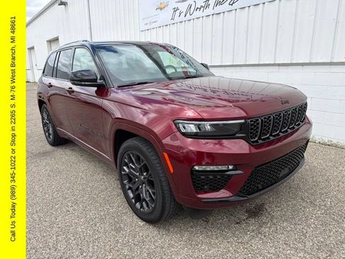 Used 2024 Jeep Grand Cherokee Summit AWD/4WD image 3