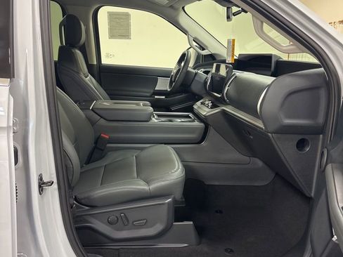 New 2026 Ford Expedition Active image 30