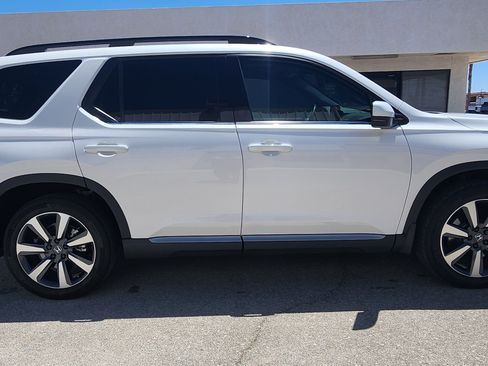 Used 2025 Honda Pilot Touring image 4