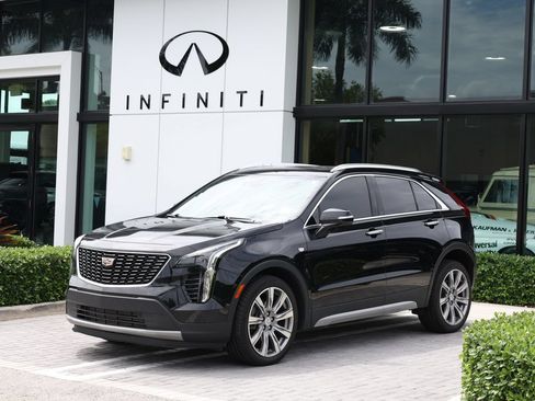 Used 2022 Cadillac XT4 Premium Luxury w/ Cold Weather Package FWD image 1