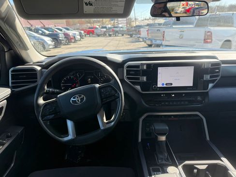 Used 2022 Toyota Tundra SR5 w/ SR5 Convenience Package image 11