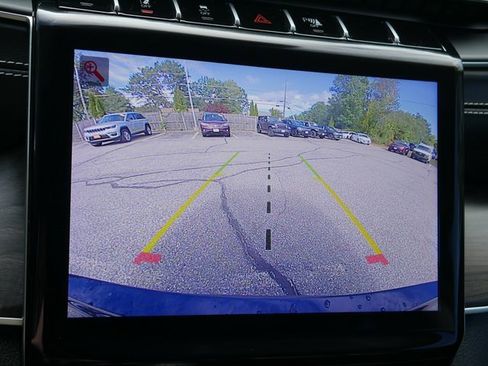 Used 2024 Jeep Grand Cherokee L Limited w/ Black Appearance Package image 17