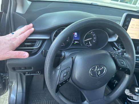 Used 2020 Toyota C-HR LE image 7