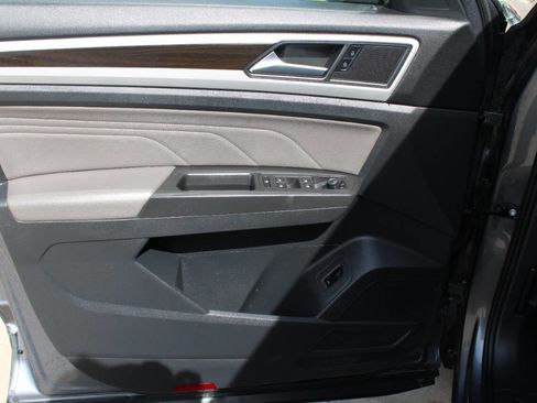 Used 2023 Volkswagen Atlas SE image 12